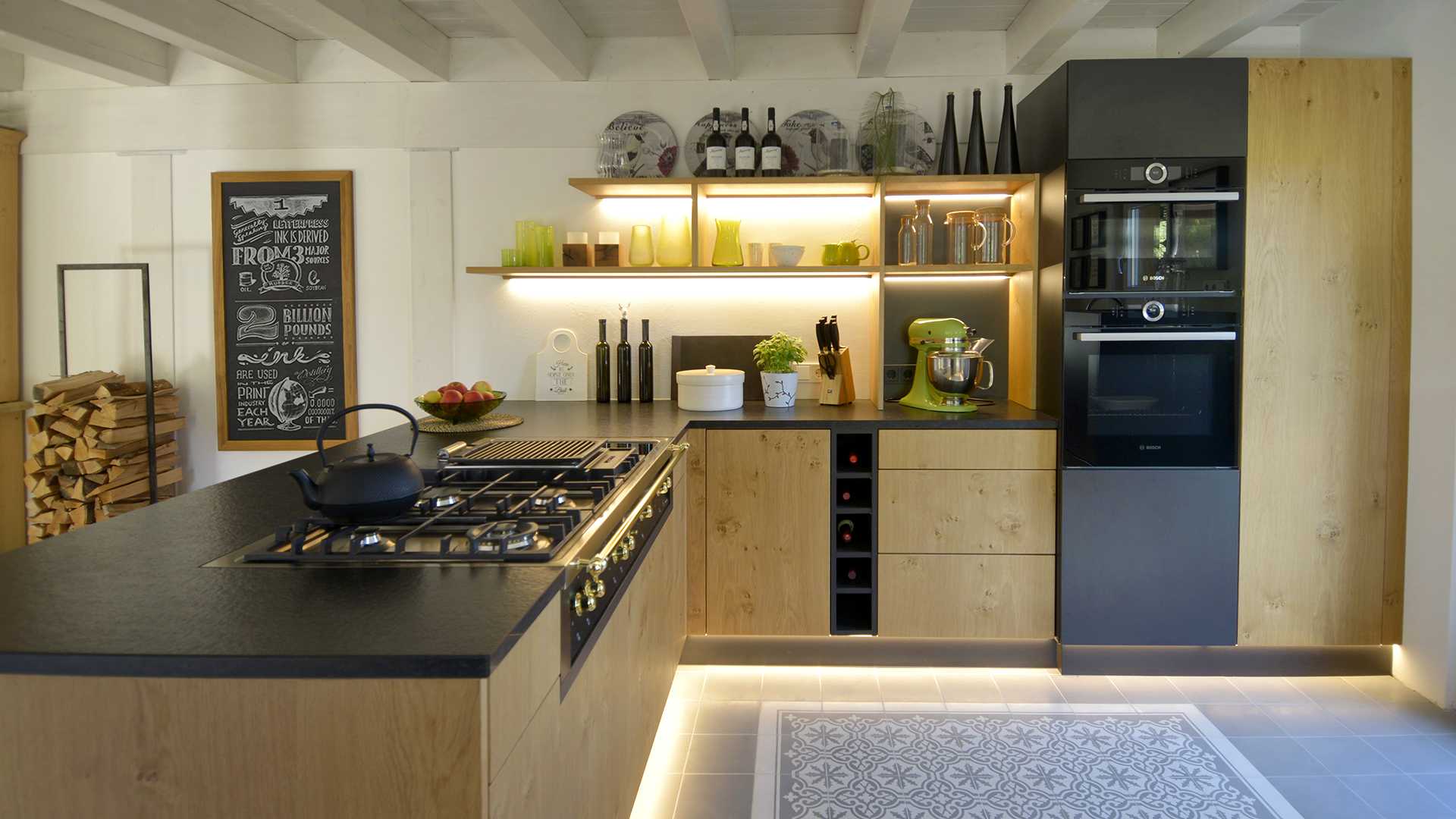 Küche aus Eiche in rustikalem und modernem Stil anthrazit-Farben
