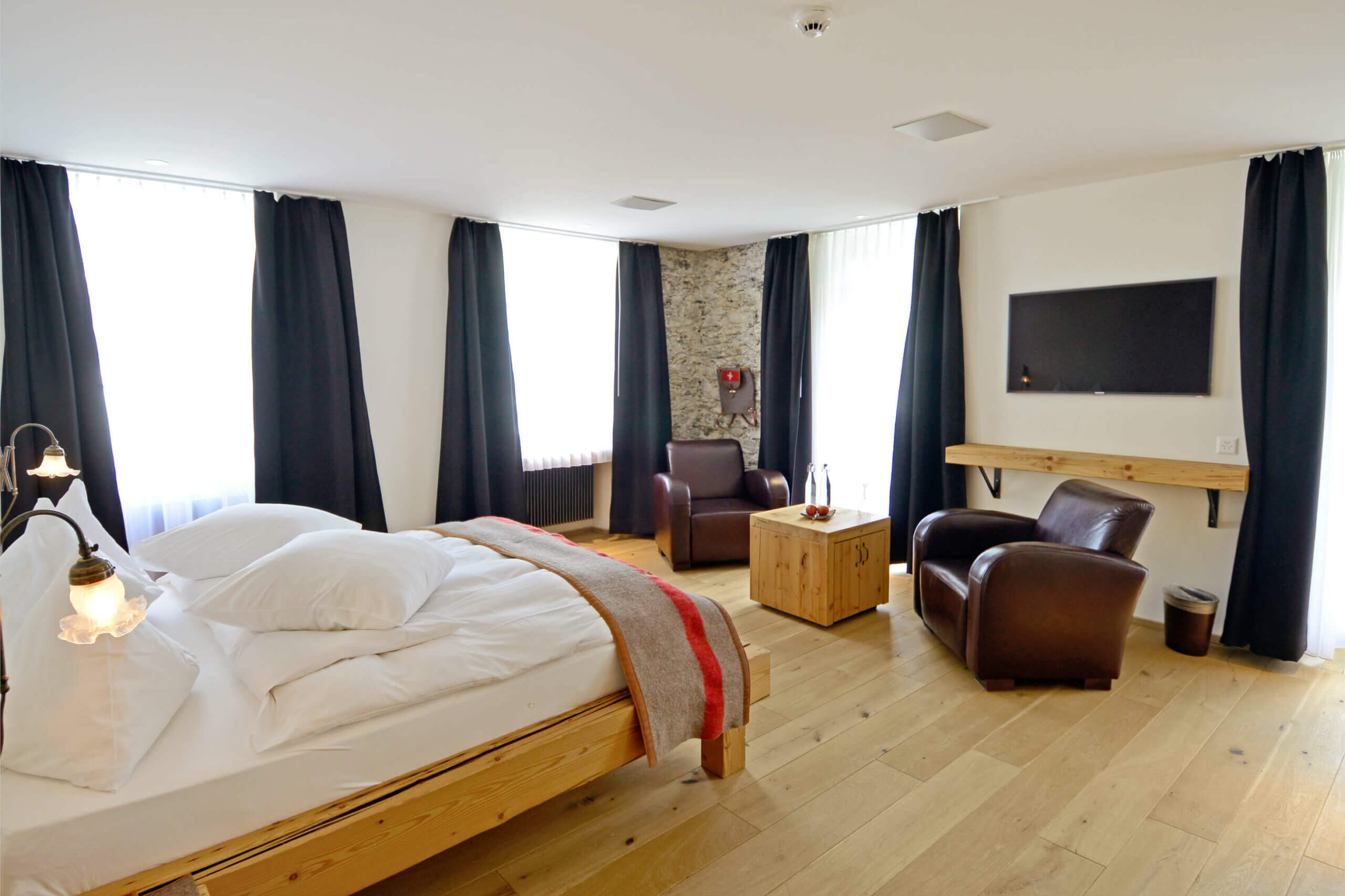 Zimmereinrichtung für Hotels aus Holz